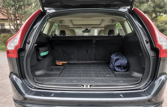 Volvo XC 60 cena 103900 przebieg: 132000, rok produkcji 2017 z Kraków małe 172